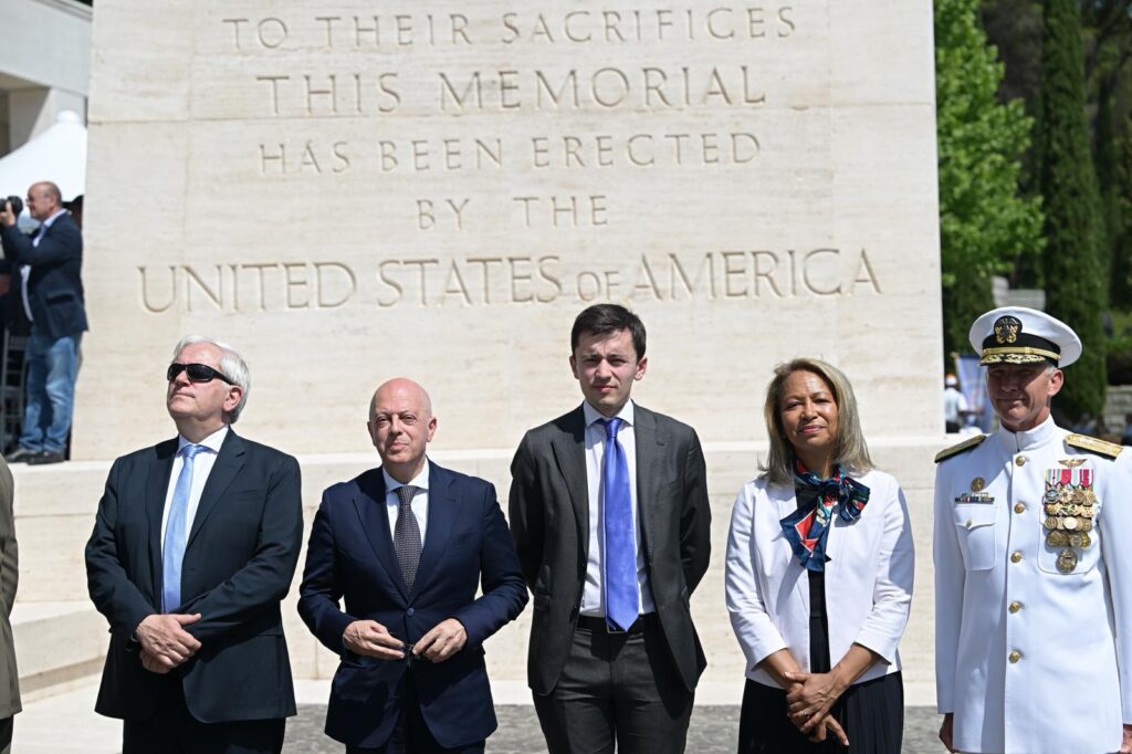 Cerimonia del Memorial Day, Dika: "La libertà non è mai un privilegio gratuito"