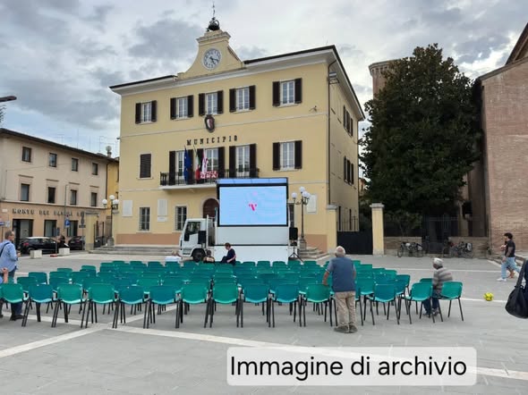 Certaldo festeggia gli 80 anni della Repubblica: Maxischermo per la diretta dal Quirinale.