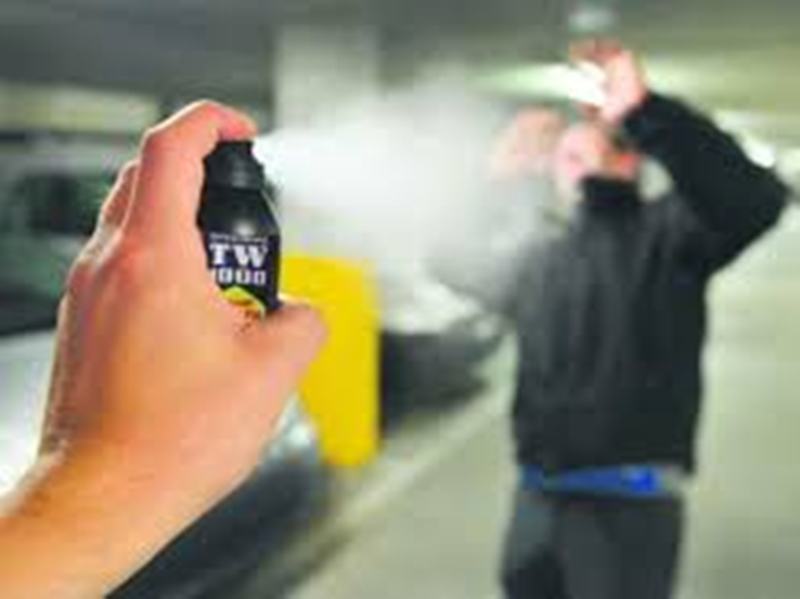 Commessa interrompe una rapina a Sesto Fiorentino usando spray urticante