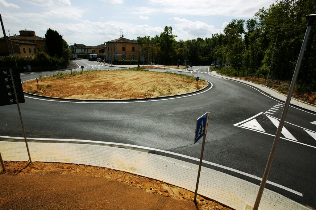 Conclusione dei lavori della nuova rotatoria alle 'Vedute' a Fucecchio