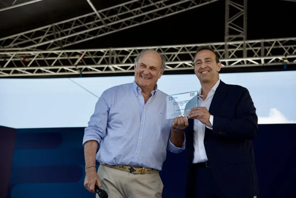Festival della TV 2026 a Dogliani: Gerry Scotti Riceve il Premio FIAT alla Carriera