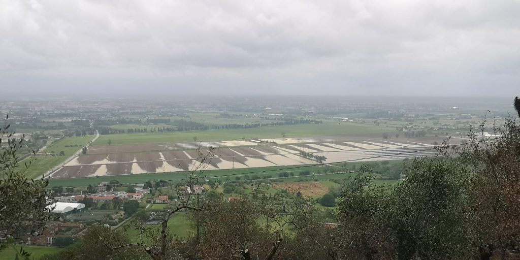 Forti piogge su San Giuliano Terme, ma il Monte Faeta resiste.