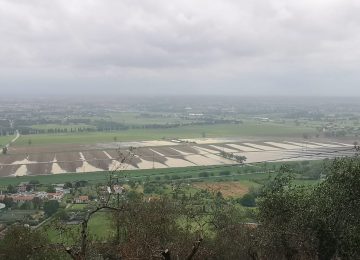 Forti piogge su San Giuliano Terme, ma il Monte Faeta resiste.
