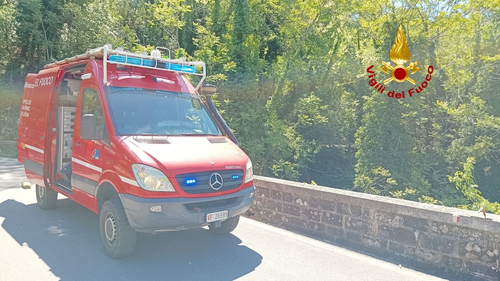 Giovane cade dallo scooter e finisce in un torrente: intervento di Pegaso