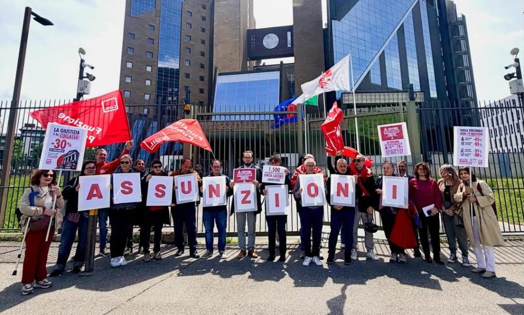 Giustizia, protesta della Cgil a Firenze: "1.500 precari a rischio da giugno"