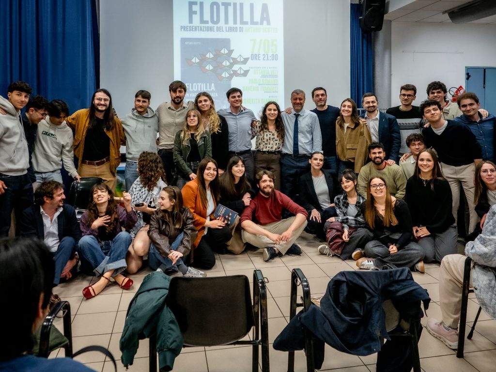 Grande partecipazione alla presentazione del libro di Arturo Scotto al Circolo di Avane