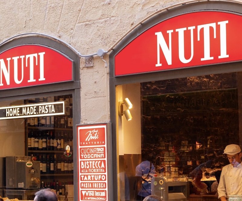 La denuncia del ristorante fiorentino "Grande Nuti": "Il nostro nome e logo copiati in Brasile"