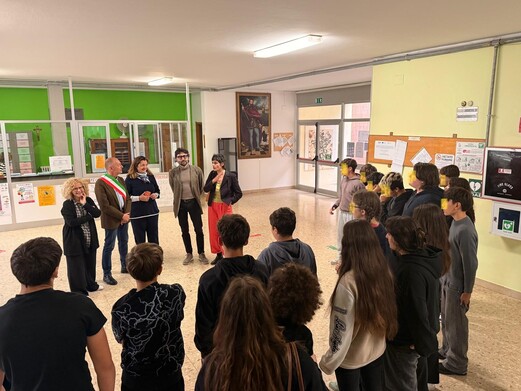 Greve in Chianti: L'ironica arte di Sergio Staino abbellisce i fontanelli pubblici nelle scuole.