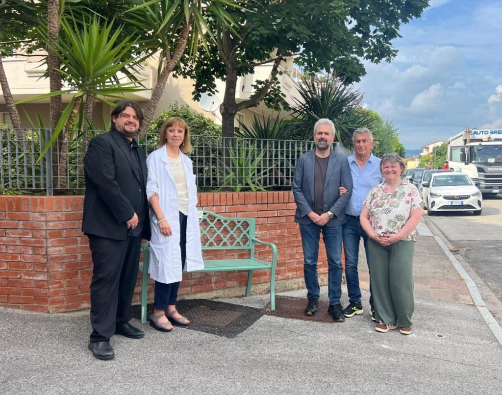 Inaugurata una 'Panchina del Sollievo' presso l'hospice San Martino