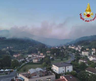 Incendi sul Monte Faeta, la denuncia dei pompieri: "Organici carenti e turni estenuanti"