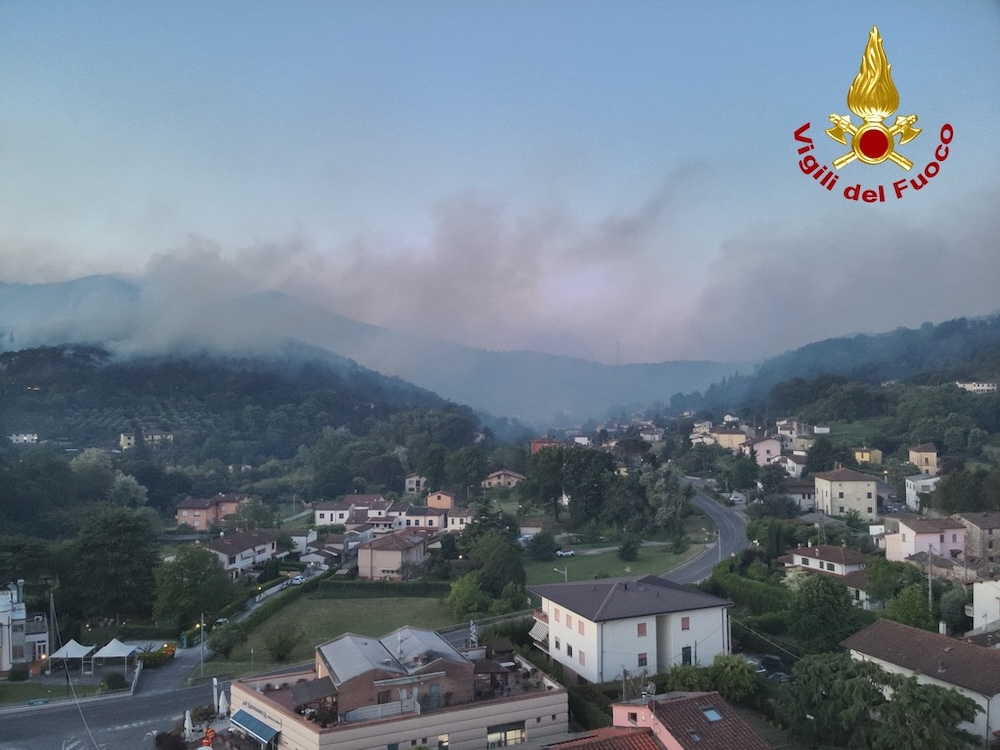 Incendi sul Monte Faeta, la denuncia dei pompieri: "Organici carenti e turni estenuanti"