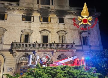 Incendio in una villa settecentesca abbandonata ad Empoli, spesso utilizzata da senza fissa dimora.