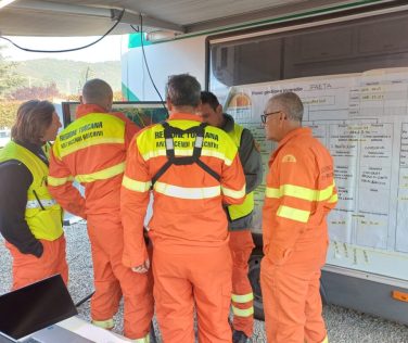 Incendio sul Monte Faeta: Persistono alcuni punti critici. Fiamme anche a Massarosa.