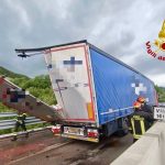 Incidente tra due tir sulla E45 a Valsavignone, traffico bloccato