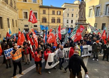 Lenzi incontra i lavoratori Beko: "In loro sostegno"