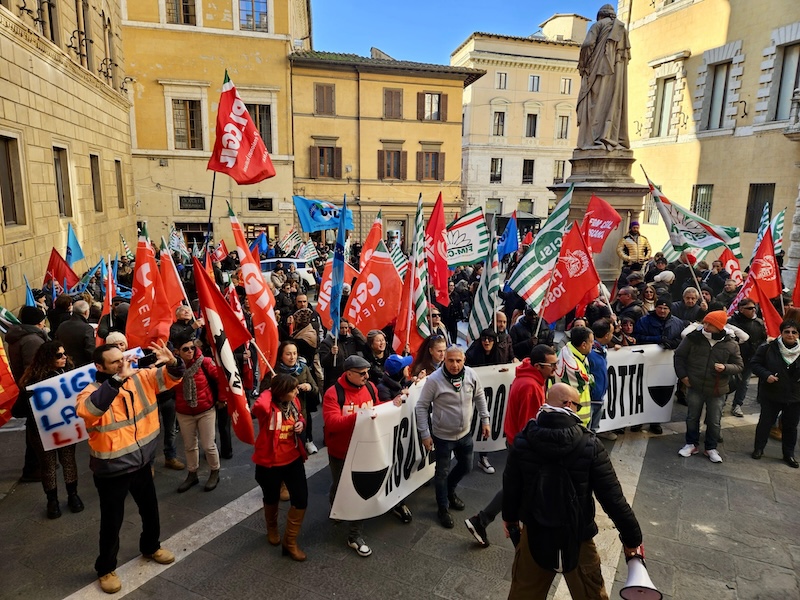 Lenzi incontra i lavoratori Beko: "In loro sostegno"