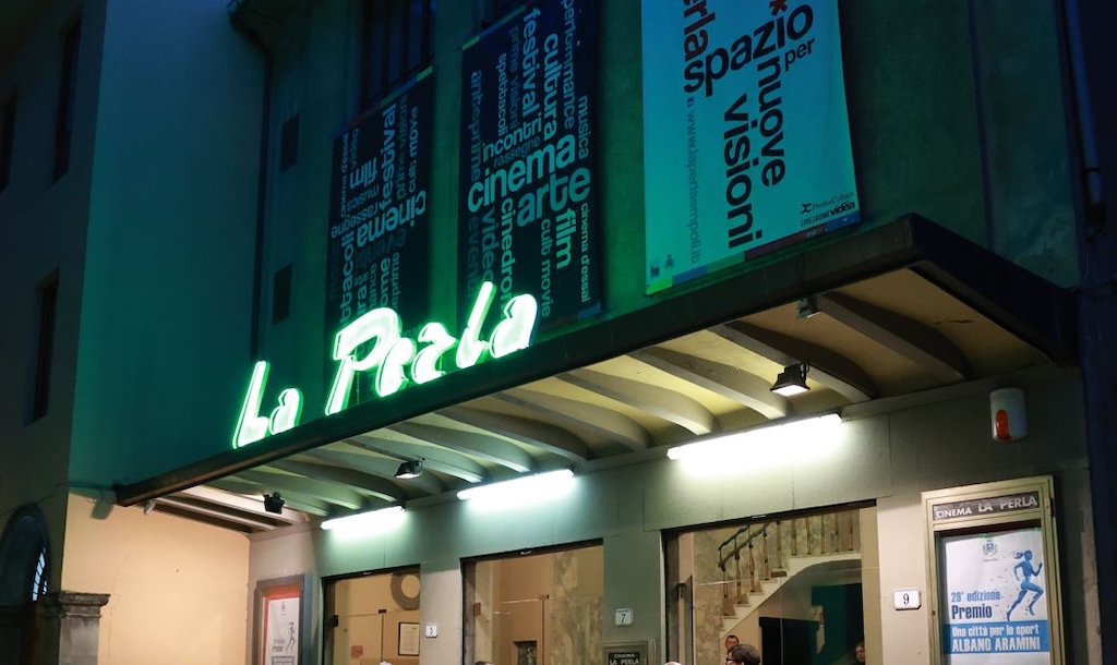 L'opera "Sogni" di Agnese Galiotto sul palco dell'ex cinema La Perla di Empoli