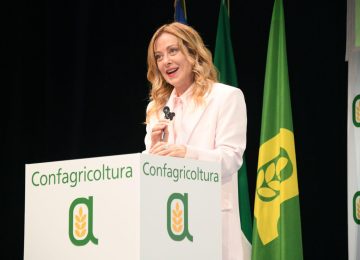 Meloni: "L'agricoltura italiana torna al centro grazie agli imprenditori e ai lavoratori"
