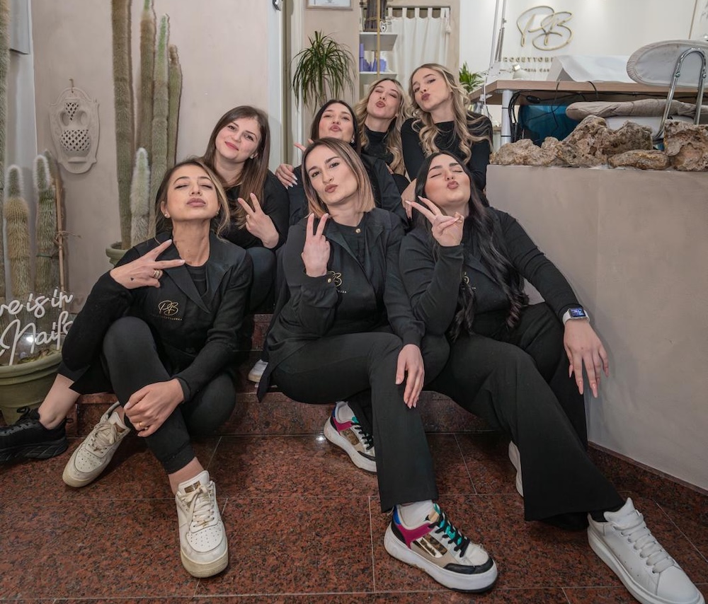 Offerta vacanza premio per le lavoratrici del salone: "Sono state straordinarie mentre mi curavo".