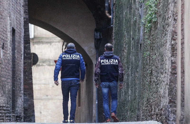 Razzismo, pedopornografia e apologia del nazismo: denunciati 13 minorenni