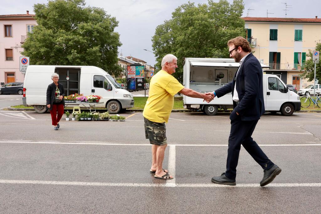 Riduzione dell'80% del canone per i venditori ambulanti: il sindaco visita i mercati rionali.