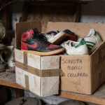 Scarpe da ginnastica dimenticate in cantina: alcuni modelli valgono una fortuna! – OK!Mugello
