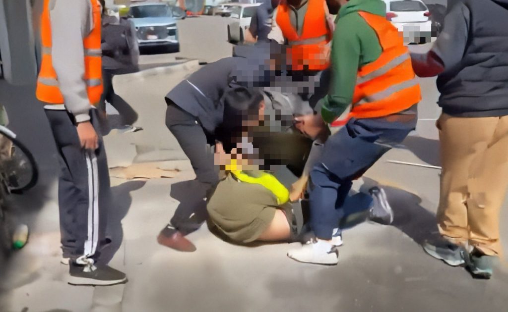 Sindacalista SUD Cobas aggredito durante lo sciopero davanti a un'azienda a Prato