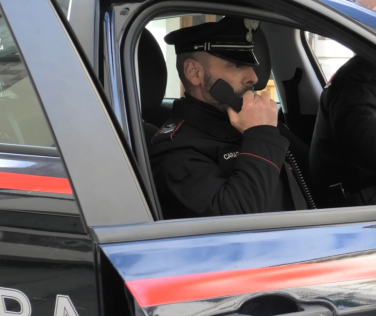 Tentato furto in auto e atti osceni: denunciato un 45enne in Versilia