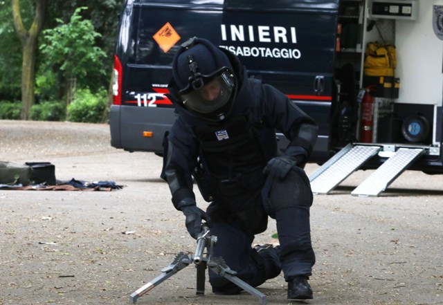Allerta bomba in piazza D'Azeglio: area evacuata per un pacco sospetto