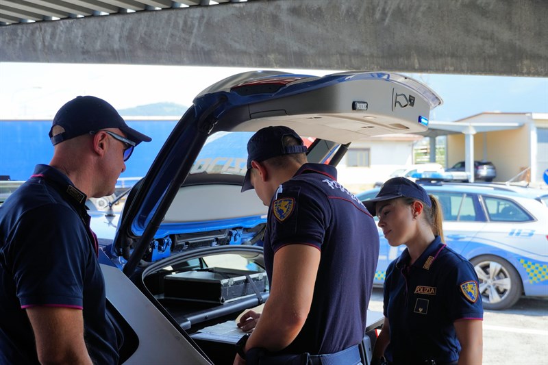 Controlli della polizia stradale sull'A1 a Calenzano
