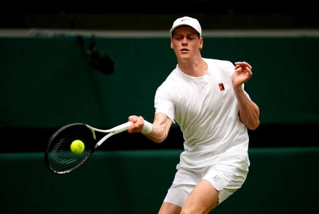Sinner fa il suo debutto a Wimbledon contro Kecmanovic, mentre Cobolli affronta Navone subito.