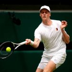 Sinner fa il suo debutto a Wimbledon contro Kecmanovic, mentre Cobolli affronta Navone subito.