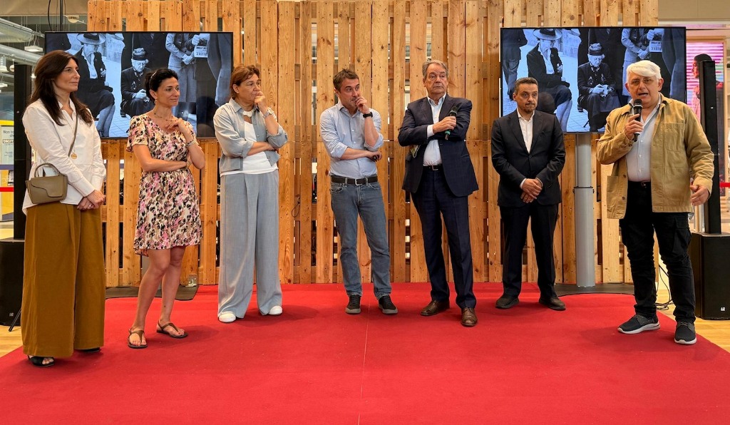 80 anni di Repubblica: Unicoop Firenze festeggia il primo voto femminile con una mostra e una cartolina commemorativa.