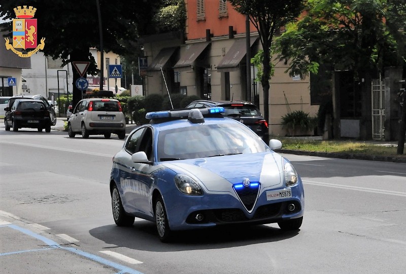 Aggressione dopo la segnalazione per il rumore dei motorini: indagato un 16enne