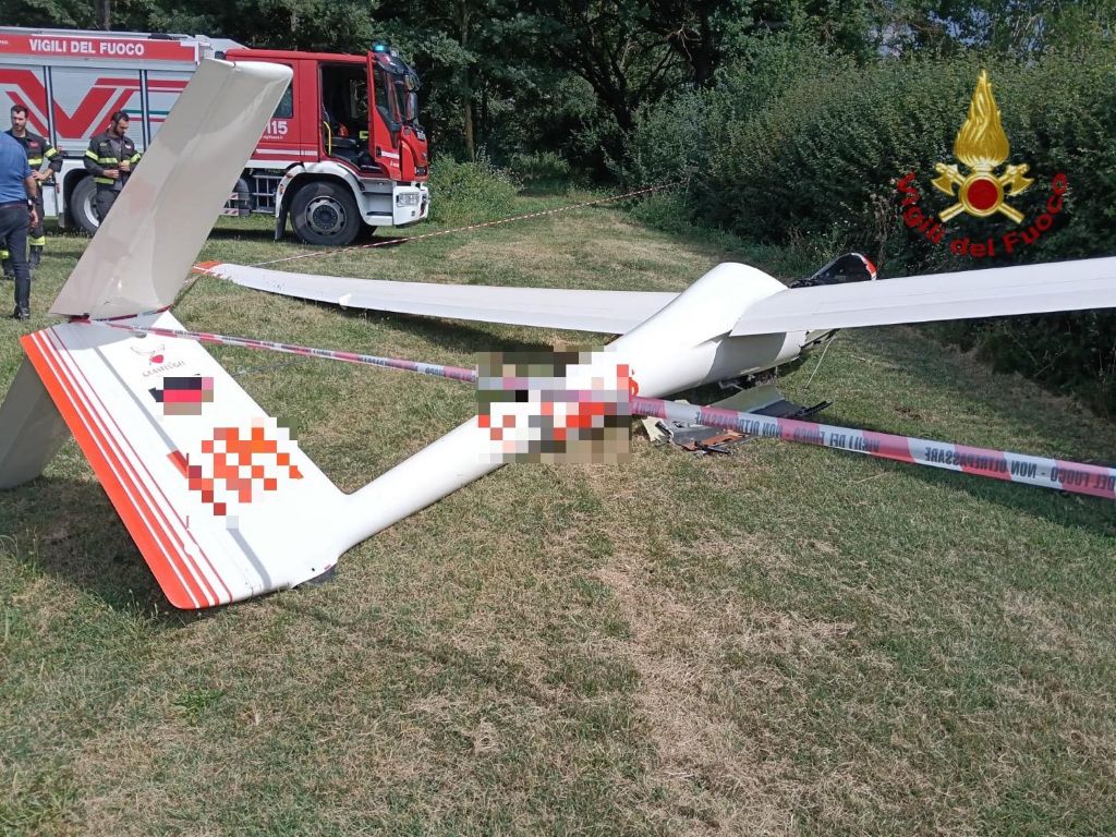 Aliante in fase di atterraggio a Castiglion Fiorentino