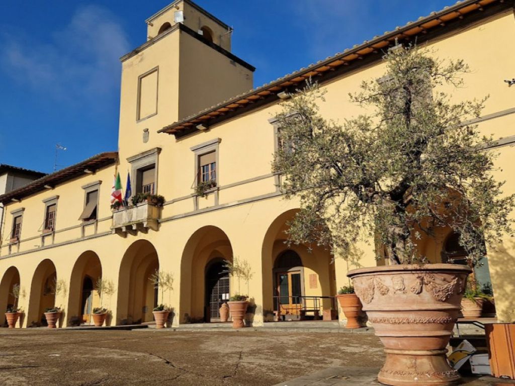 "Calici e Poesie" torna a Impruneta: al via la terza edizione con quattro serate di poesia, musica e vino.