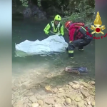 Cervo trovato senza vita nel torrente Fiumenta a Vernio: intervento dei vigili del fuoco