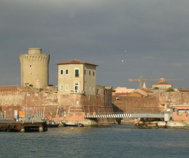 Domenica a Livorno arriva la nave Solidaire: a bordo 56 naufraghi, di cui 23 sono minorenni.