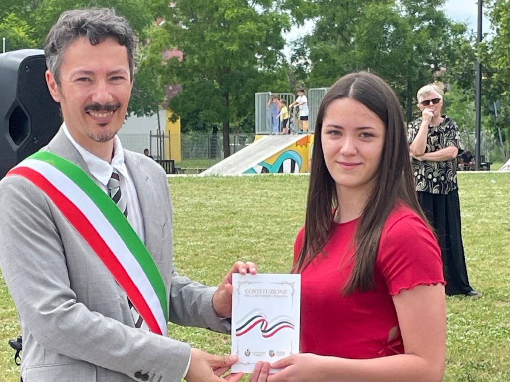 Festa della Repubblica: il Comune celebra donando la Costituzione ai neodiciottenni