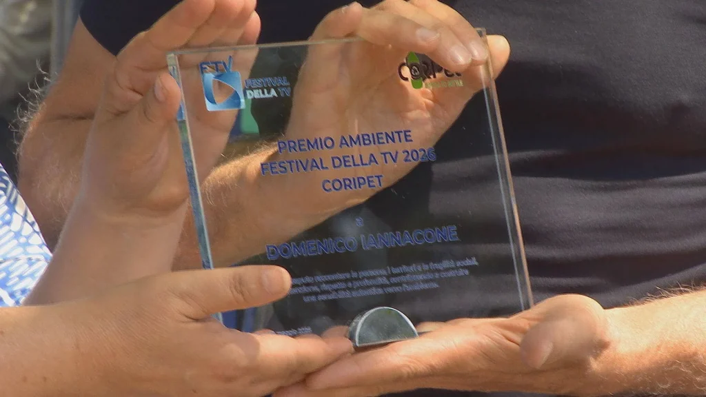 Festival TV di Dogliani: Coripet ha consegnato il premio Ambiente a Domenico Iannacone