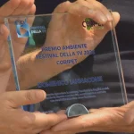 Festival TV di Dogliani: Coripet ha consegnato il premio Ambiente a Domenico Iannacone
