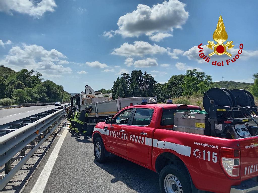 Grosseto, incidente tra auto e furgone: estratto un conducente