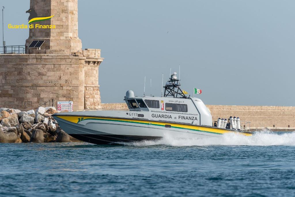 Guardia di Finanza Livorno: nel 2025-26 oltre 2.600 controlli su yacht, reati ambientali e pesca illegale