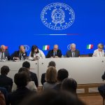 Il CDM Approva Due Decreti Legali sull'IA: Mantovano 'Italia Pioniera con una Normativa Nazionale Completa'