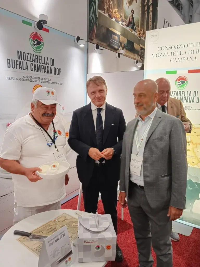 Il Consorzio Mozzarella Dop vola a New York per svelare la nascita della bufala campana.