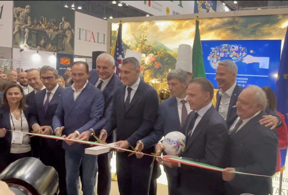 "Inaugurato il Padiglione Italiano al Fancy Food di New York: Lollobrigida 'L'Export verso gli Stati Uniti continua a crescere'" - Agenzia Italpress