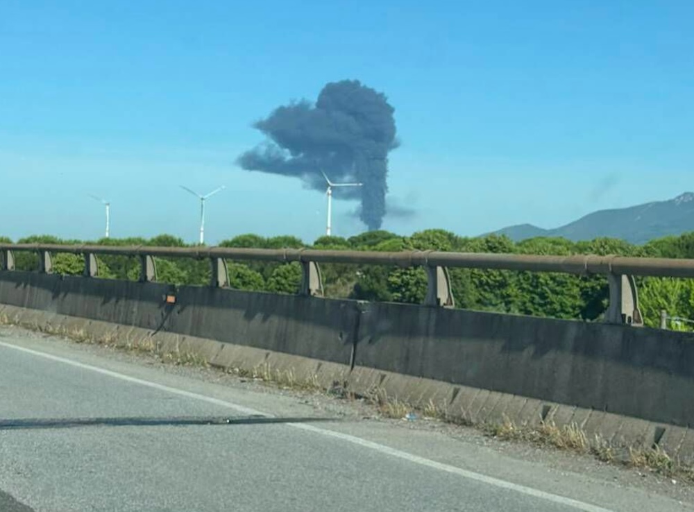 Incendio alla Delca Energy, le reazioni dalla politica: "Un campanello d'allarme"