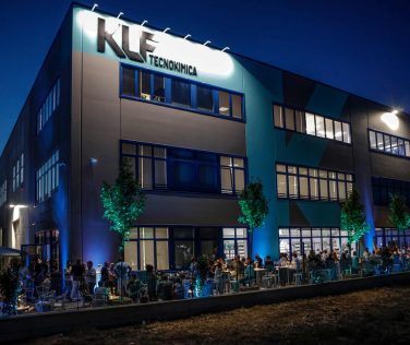 KLF Tecnokimica: Una serata di presentazione del nuovo impianto produttivo.