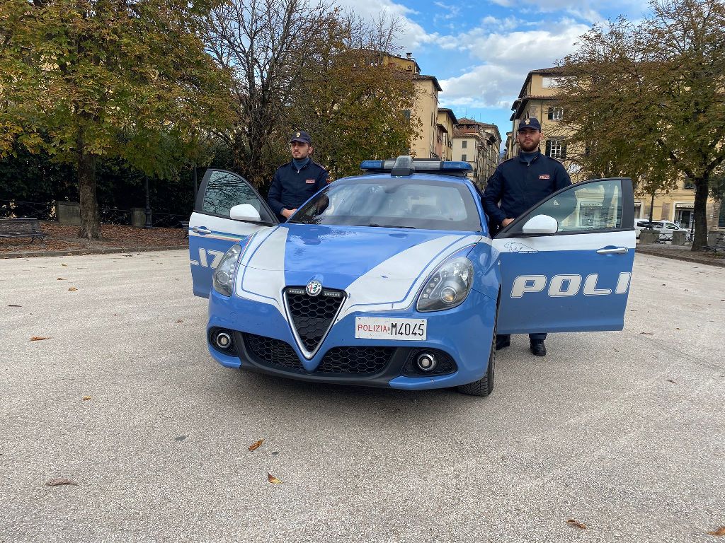 Lite nella Galleria di viale Gramsci, ferito un 17enne
