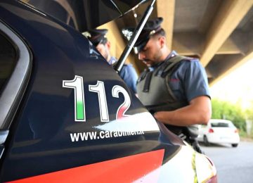 Lucca, oltre 800 grammi di droga sequestrati in un negozio: gestore denunciato